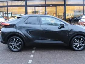 Toyota C-HR 1.8 Hybrid 140 First Edition thumbnail 8