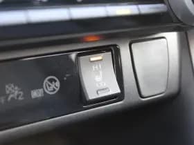 Toyota RAV4 2.5 Hybrid AWD Bi-Tone thumbnail 18