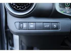 Toyota C-HR thumbnail 24