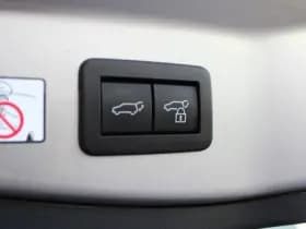 Toyota C-HR 1.8 Hybrid 140 First Edition Bi-Tone thumbnail 11