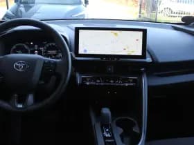 Toyota C-HR 1.8 Hybrid 140 First Edition Bi-Tone thumbnail 13