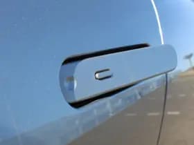 Toyota C-HR 1.8 Hybrid 140 First Edition Bi-Tone thumbnail 23