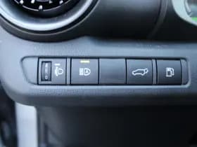 Toyota C-HR 1.8 Hybrid 140 First Edition Bi-Tone thumbnail 24