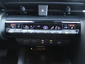 Toyota C-HR 1.8 Hybrid 140 First Edition Bi-Tone thumbnail 27