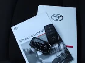 Toyota C-HR 1.8 Hybrid 140 First Edition Bi-Tone thumbnail 29