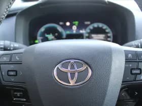 Toyota C-HR 1.8 Hybrid 140 First Edition Bi-Tone thumbnail 4