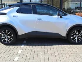 Toyota C-HR 1.8 Hybrid 140 First Edition Bi-Tone thumbnail 7