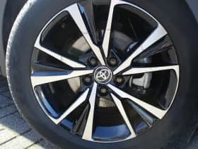 Toyota C-HR 1.8 Hybrid 140 First Edition Bi-Tone thumbnail 8