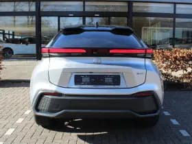 Toyota C-HR 1.8 Hybrid 140 First Edition Bi-Tone thumbnail 9