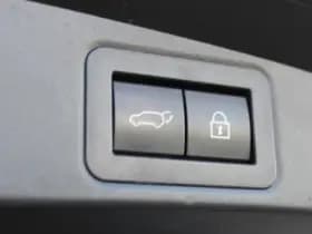 Toyota Corolla Touring Sports 1.8 Hybrid Dynamic Bi-Tone thumbnail 11