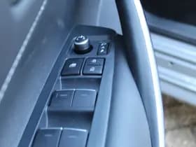 Toyota Corolla Touring Sports 1.8 Hybrid Dynamic Bi-Tone thumbnail 23