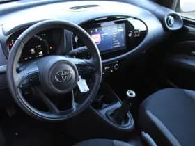 Toyota Aygo X 1.0 VVT-i MT x-First thumbnail 2