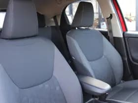 Toyota Yaris 1.5 Hybrid 115 First Edition Comfort Pack thumbnail 8