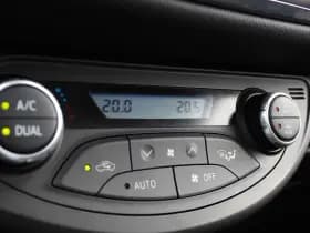 Toyota Yaris 1.5 Hybrid Premium thumbnail 16