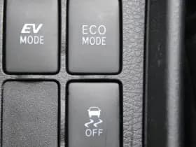 Toyota Yaris 1.5 Hybrid Premium thumbnail 22