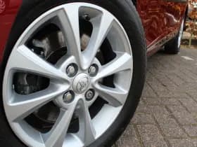 Toyota Yaris 1.5 Hybrid Premium thumbnail 24