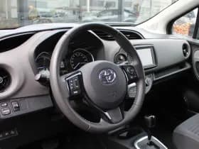 Toyota Yaris 1.5 Hybrid Dynamic thumbnail 2