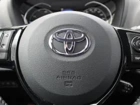 Toyota Yaris 1.5 Hybrid Dynamic thumbnail 17