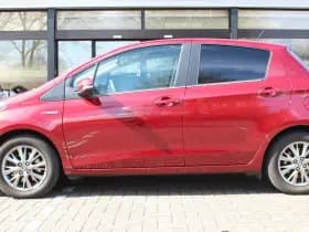 Toyota Yaris 1.5 Hybrid Dynamic thumbnail 3