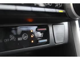 Toyota RAV4 2.5 Plug-in Hybrid AWD Bi-Tone Plus thumbnail 28