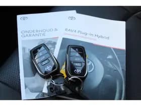 Toyota RAV4 2.5 Plug-in Hybrid AWD Bi-Tone Plus thumbnail 32