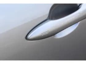 Toyota Yaris Cross 1.5 Hybrid Adventure Bi-Tone thumbnail 9