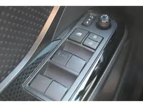 Toyota C-HR 1.8 Hybrid Style Bi-Tone thumbnail 19