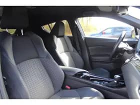 Toyota C-HR 1.8 Hybrid Style Bi-Tone thumbnail 6