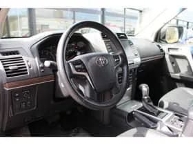 Toyota Land Cruiser 2.8 D-4D-F Professional Window Van thumbnail 2