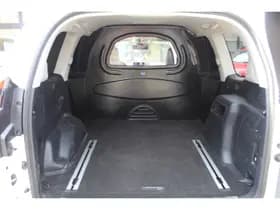 Toyota Land Cruiser 2.8 D-4D-F Professional Window Van thumbnail 11