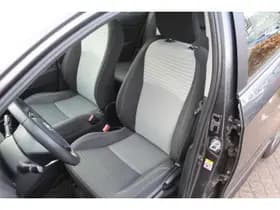 Toyota Yaris 1.5 Hybrid Design thumbnail 3