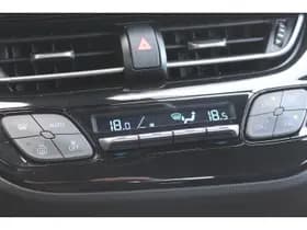 Toyota C-HR thumbnail 12