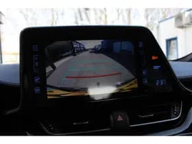 Toyota C-HR thumbnail 16