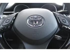Toyota C-HR thumbnail 8