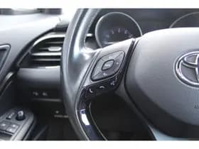 Toyota C-HR thumbnail 9