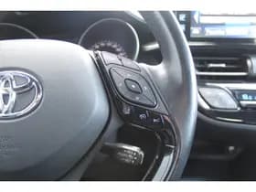 Toyota C-HR thumbnail 10