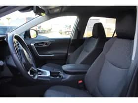 Toyota RAV4 thumbnail 2