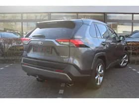 Toyota RAV4 thumbnail 3