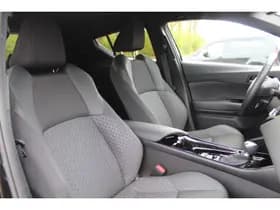Toyota C-HR thumbnail 12