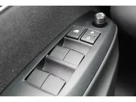 Toyota Yaris thumbnail 24