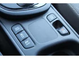 Toyota Yaris thumbnail 25