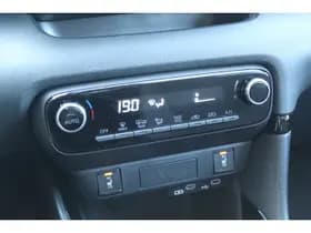 Toyota Yaris thumbnail 18