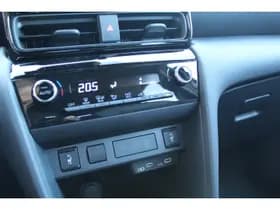 Toyota Yaris thumbnail 6