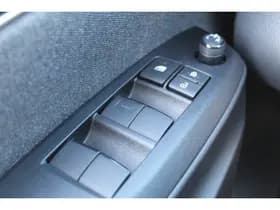 Toyota Yaris thumbnail 26