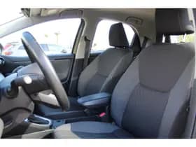 Toyota Yaris thumbnail 8