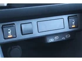 Toyota Yaris thumbnail 4