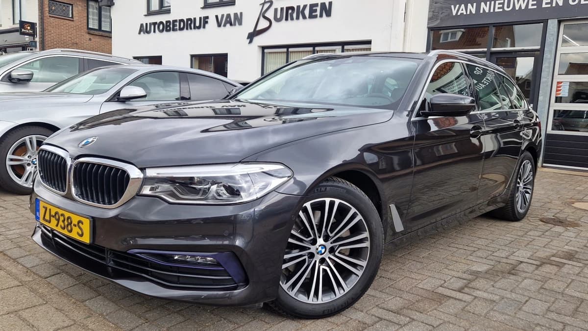 BMW 5-serie Touring 520i High Executive Edition,Panoramadak,Stoelverwarming,Navgatie,Achteruitrij camera — foto 1