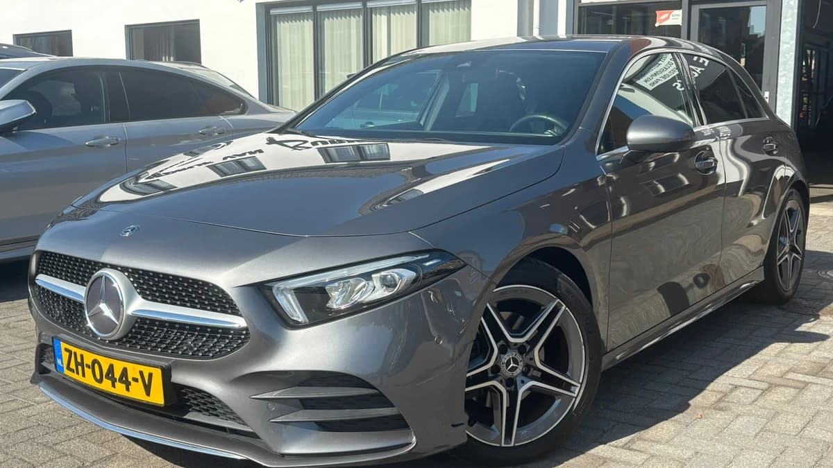 Mercedes-Benz A-klasse 180 Business Solution AMG,Camera, Elek. trekhaak,Stoelverwarming,Apple carplay/ Android auto,Navigatie — foto 1