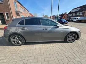Mercedes-Benz A-klasse 180 Business Solution AMG,Camera, Elek. trekhaak,Stoelverwarming,Apple carplay/ Android auto,Navigatie thumbnail 3