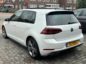 Volkswagen Golf 1.5 TSI Highline Business R-Line, Apple Carplay/Android,Panoramadak,Navigatie,Parkeersensoren thumbnail 3